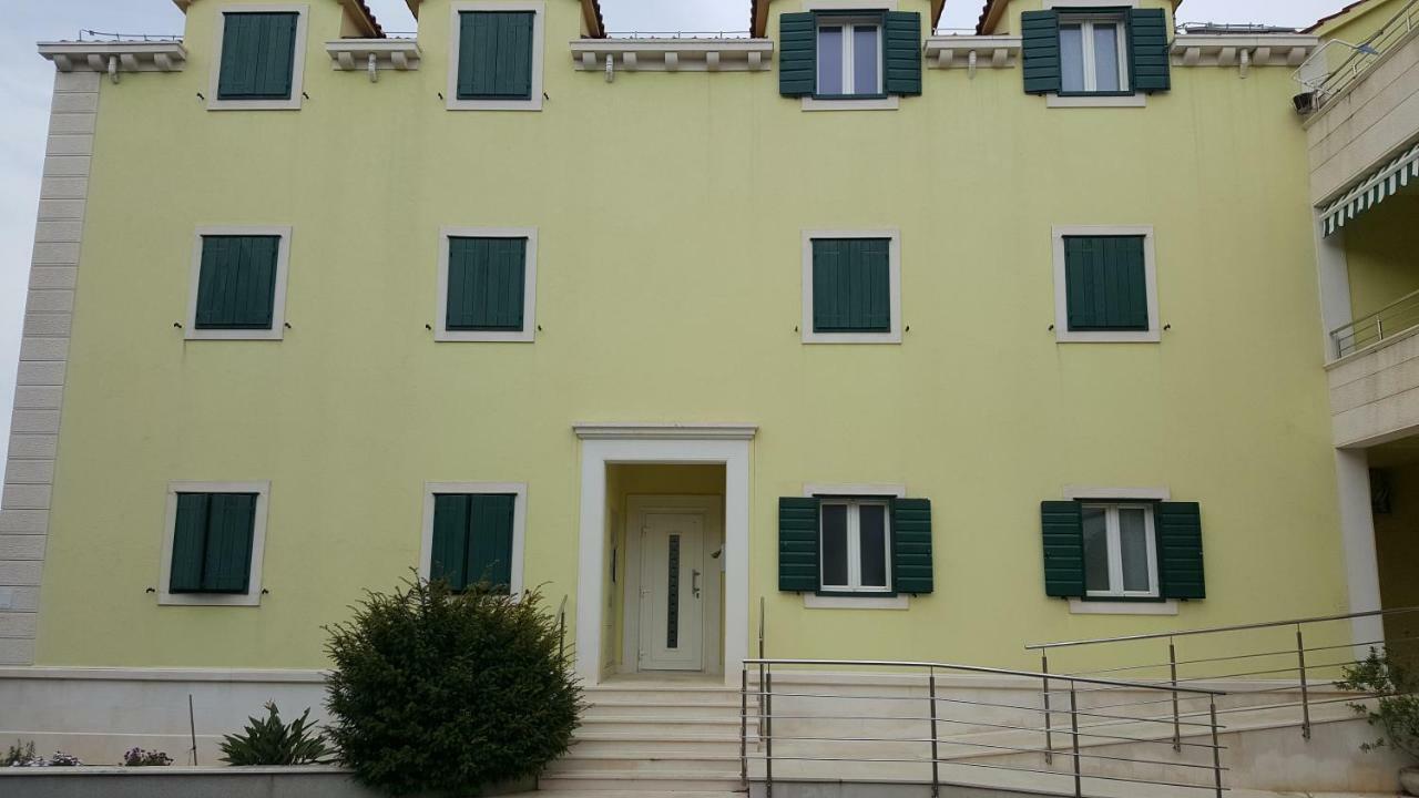 Sophos Appartement Supetar Buitenkant foto